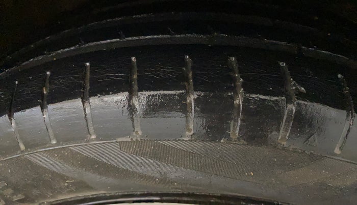 2017 Maruti Ertiga VXI CNG, CNG, Manual, 78,480 km, Right Front Tyre Tread