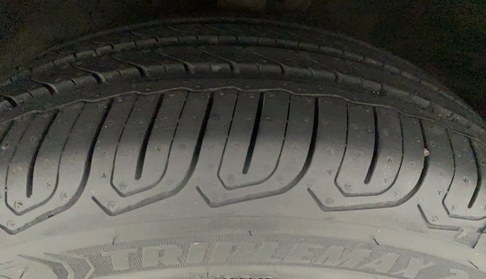 2017 Mahindra KUV 100 NXT K8 P 6 STR, Petrol, Manual, 18,220 km, Left Front Tyre Tread