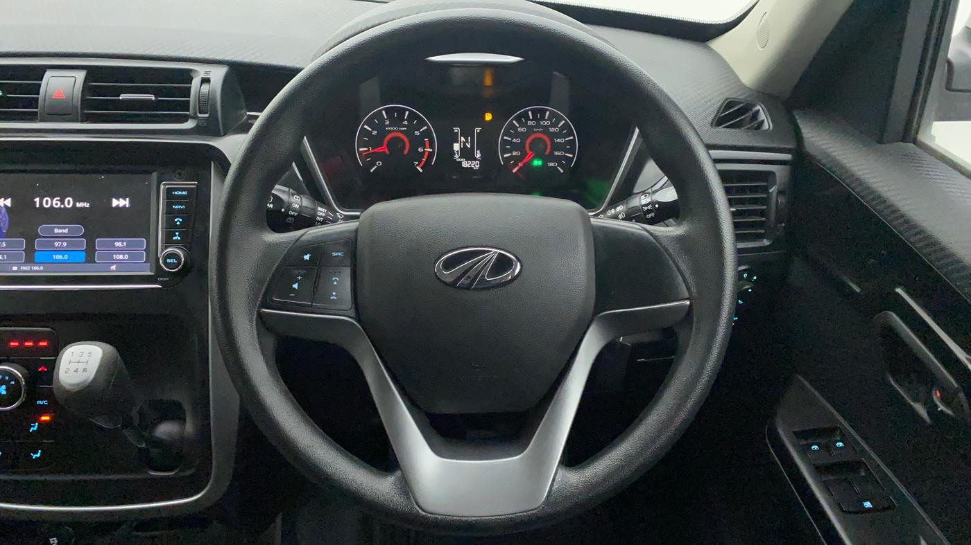 2017 Mahindra KUV 100 NXT K8 P 6 STR, Petrol, Manual, 18,220 km, Steering Wheel Close Up