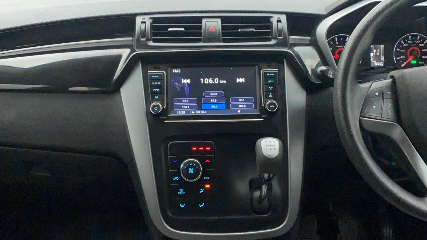 2017 Mahindra KUV 100 NXT K8 P 6 STR, Petrol, Manual, 18,220 km, Air Conditioner