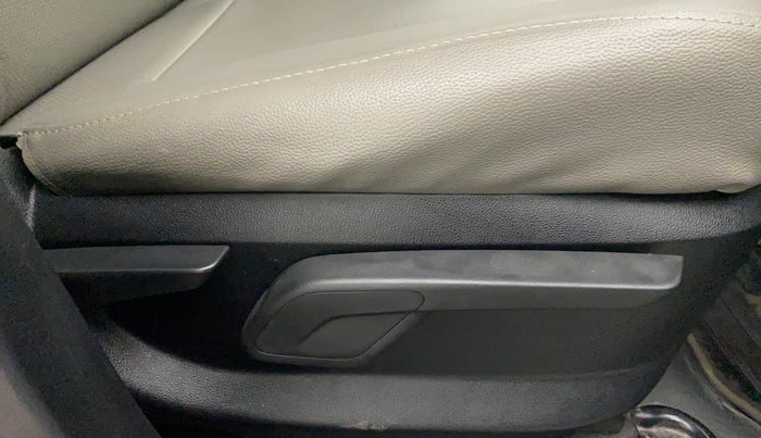 2017 Mahindra KUV 100 NXT K8 P 6 STR, Petrol, Manual, 18,220 km, Driver Side Adjustment Panel