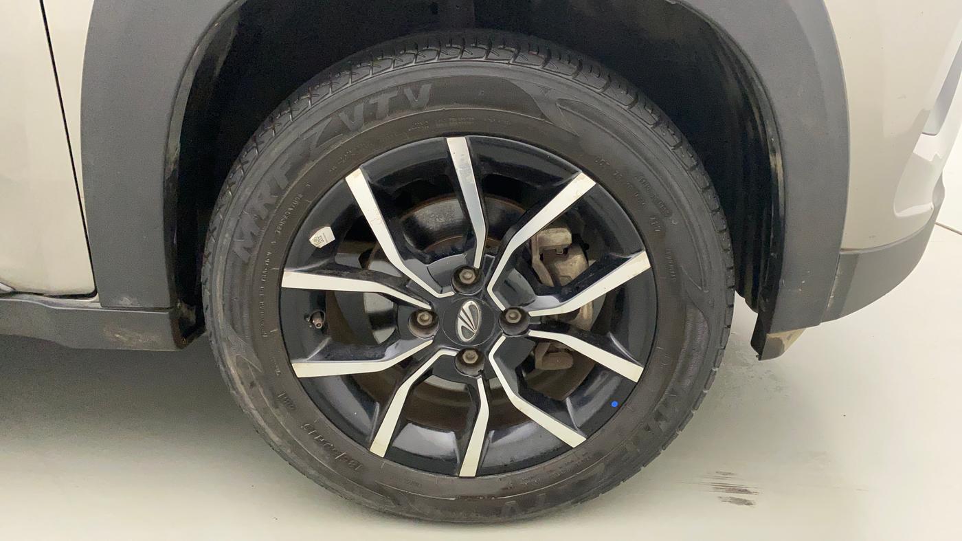 2017 Mahindra KUV 100 NXT K8 P 6 STR, Petrol, Manual, 18,220 km, Right Front Wheel