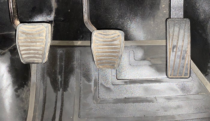 2017 Mahindra KUV 100 NXT K8 P 6 STR, Petrol, Manual, 18,220 km, Pedals