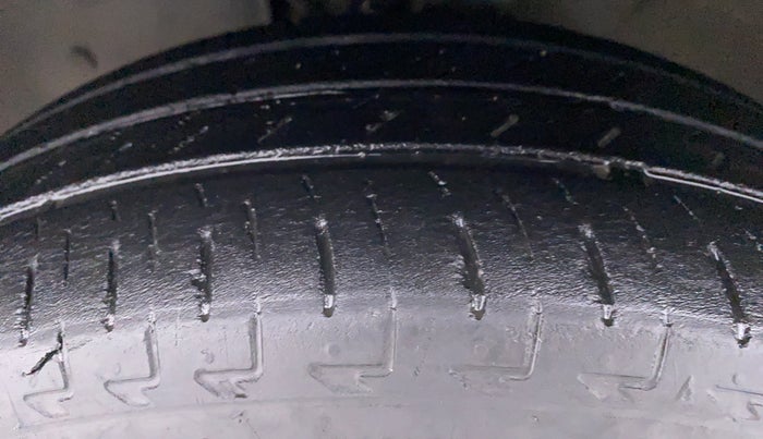 2018 Maruti IGNIS DELTA 1.2 K12, Petrol, Manual, 33,963 km, Left Front Tyre Tread