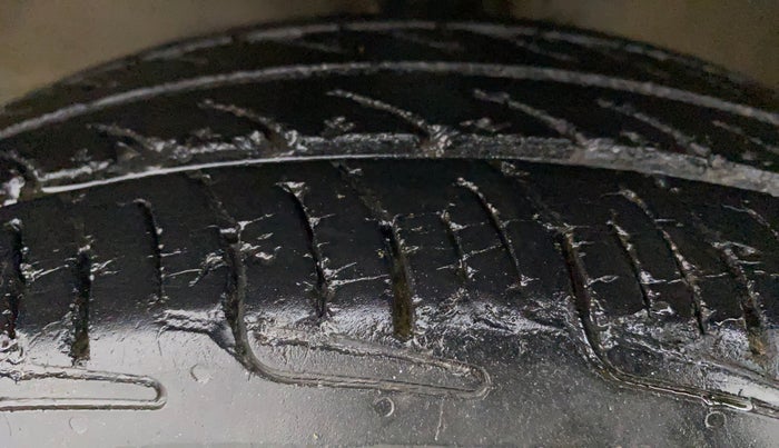2015 Maruti Wagon R 1.0 LXI CNG, CNG, Manual, 88,799 km, Left Front Tyre Tread