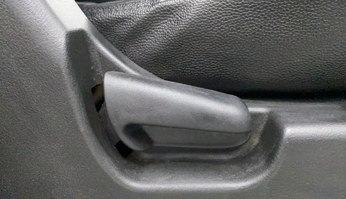 2015 Maruti Wagon R 1.0 LXI CNG, CNG, Manual, 88,799 km, Driver Side Adjustment Panel