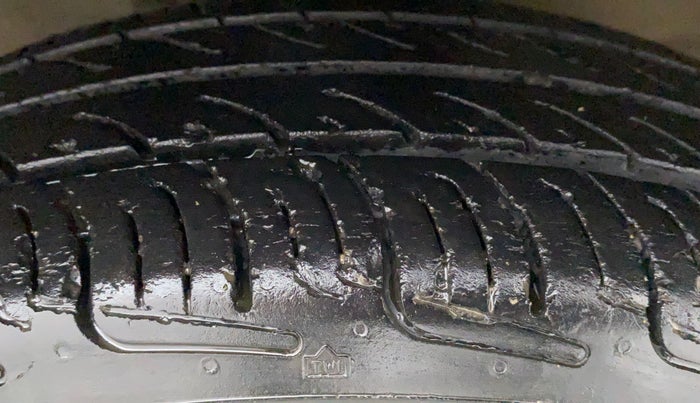 2015 Maruti Wagon R 1.0 LXI CNG, CNG, Manual, 88,799 km, Right Front Tyre Tread