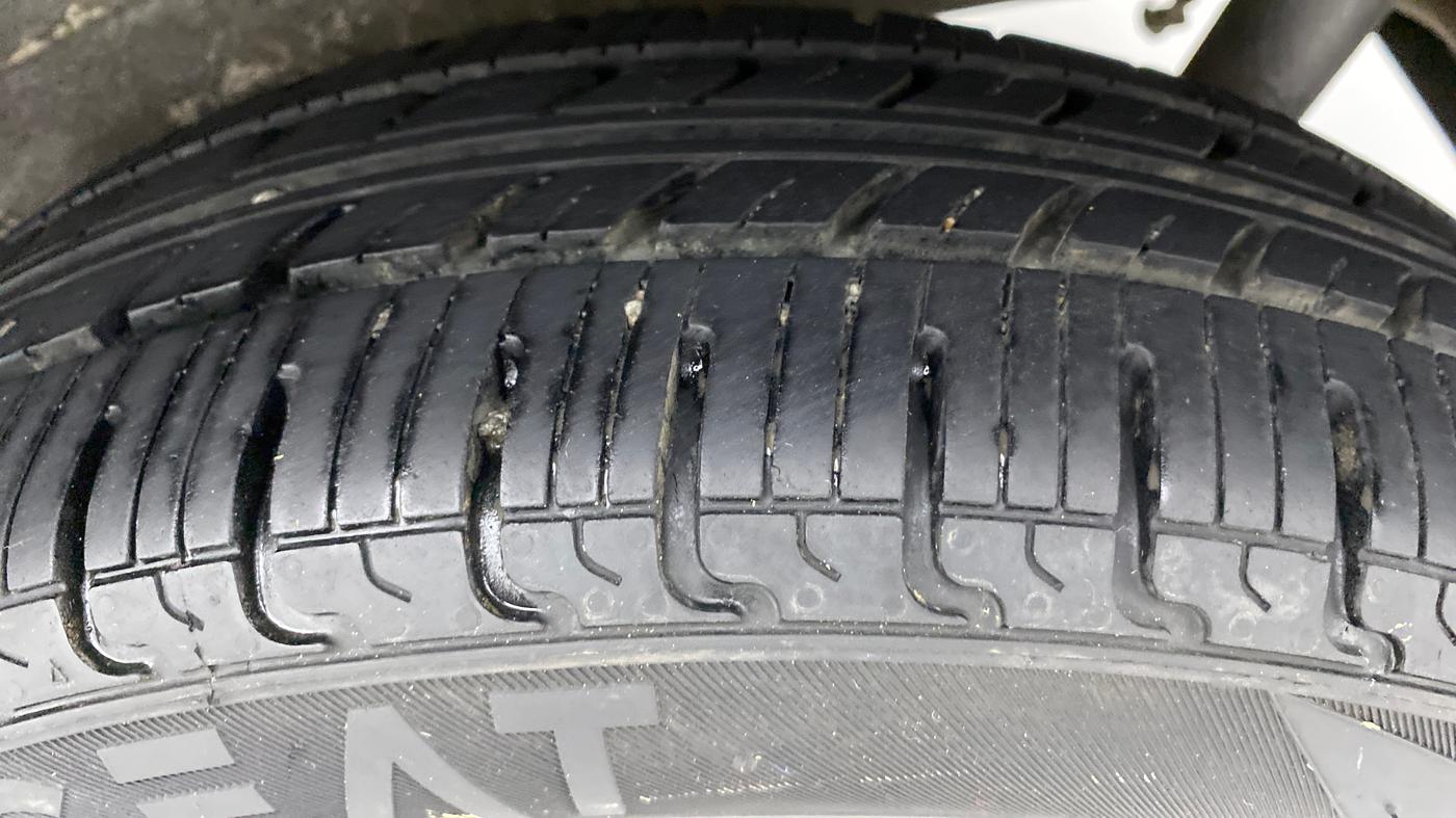2016 Maruti Wagon R 1.0 VXI, Petrol, Manual, 46,929 km, Left Rear Tyre Tread