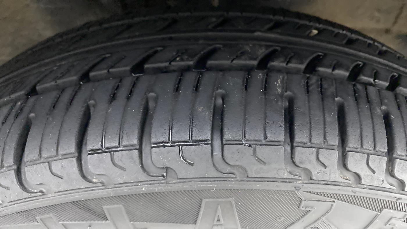 2016 Maruti Wagon R 1.0 VXI, Petrol, Manual, 46,929 km, Right Front Tyre Tread