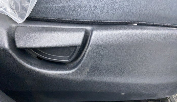 2021 Hyundai NEW SANTRO 1.1 MAGNA MT, Petrol, Manual, 5,675 km, Driver Side Adjustment Panel