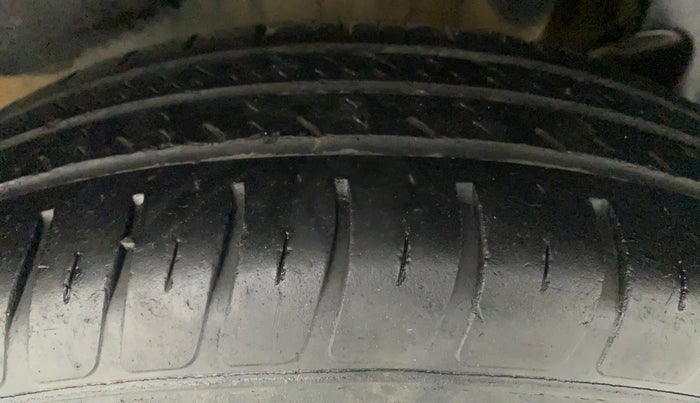 2020 Maruti Swift VXI AMT, Petrol, Automatic, 44,282 km, Left Rear Tyre Tread