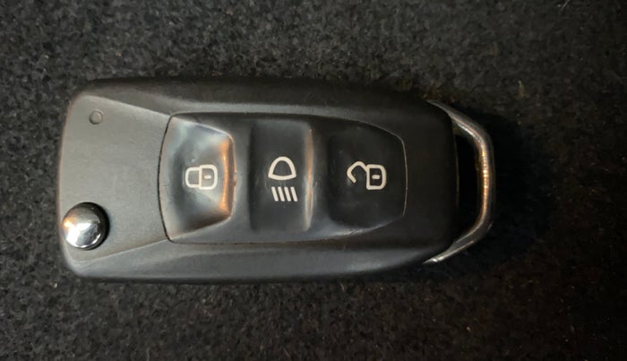 2022 Tata NEXON XMA SUNROOF PETROL, Petrol, Automatic, 37,447 km, Key Close Up