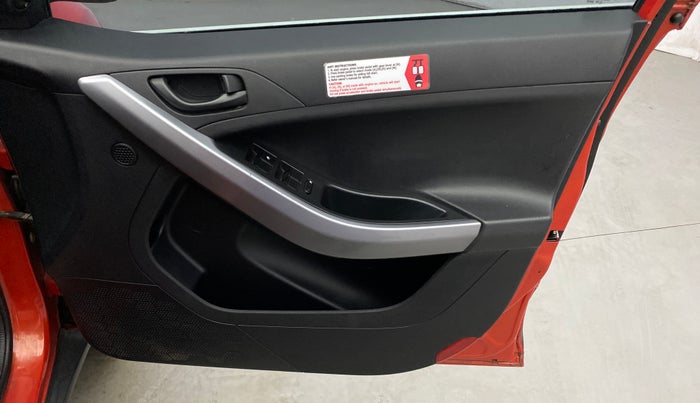 2022 Tata NEXON XMA SUNROOF PETROL, Petrol, Automatic, 37,447 km, Driver Side Door Panels Control