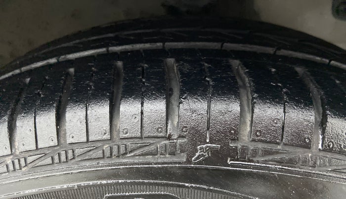 2015 Hyundai Eon MAGNA PLUS, Petrol, Manual, 48,490 km, Right Front Tyre Tread