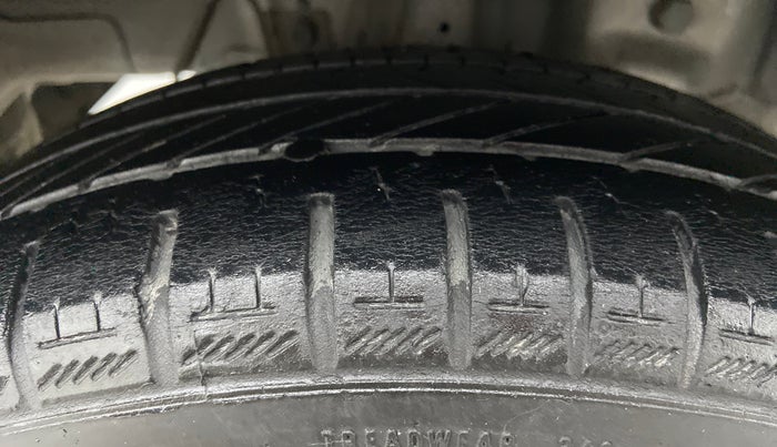 2015 Hyundai Eon MAGNA PLUS, Petrol, Manual, 48,490 km, Right Rear Tyre Tread