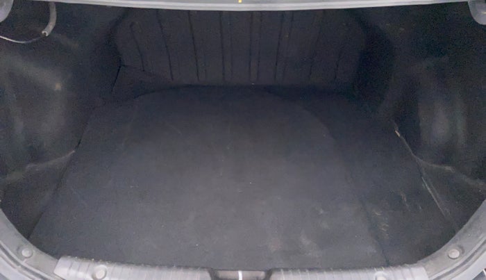 2012 Hyundai Verna FLUIDIC 1.6 SX VTVT, Petrol, Manual, 27,889 km, Boot Inside