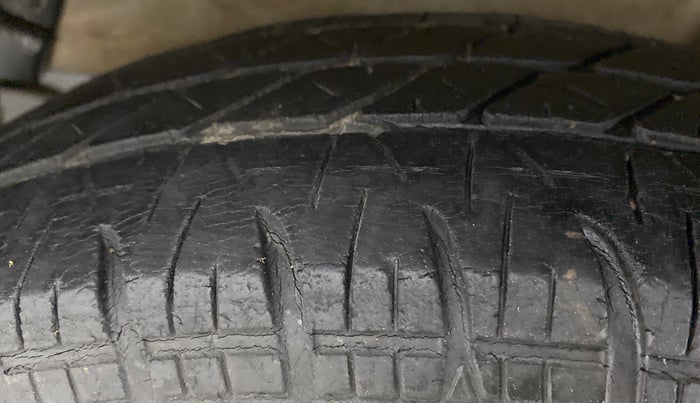 2014 Maruti Ritz VXI, Petrol, Manual, 77,190 km, Left Rear Tyre Tread