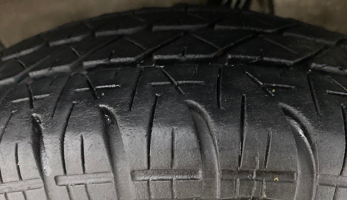 2014 Maruti Ritz VXI, Petrol, Manual, 77,190 km, Left Front Tyre Tread