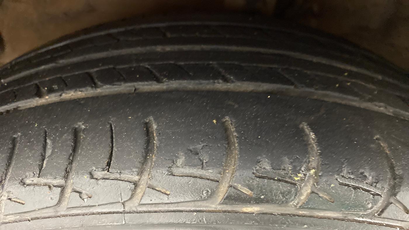 2015 Hyundai Verna FLUIDIC 1.6 VTVT S, Petrol, Manual, 21,583 km, Left Front Tyre Tread
