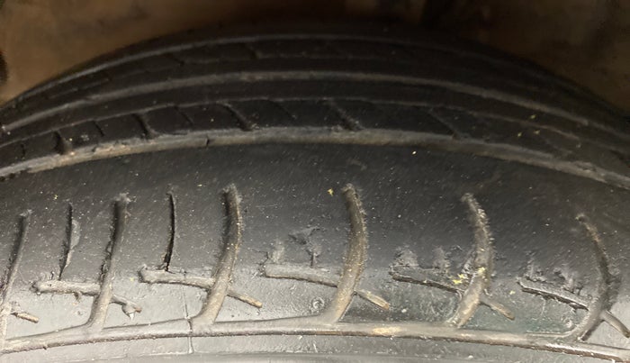 2015 Hyundai Verna FLUIDIC 1.6 VTVT S, Petrol, Manual, 21,583 km, Left Front Tyre Tread