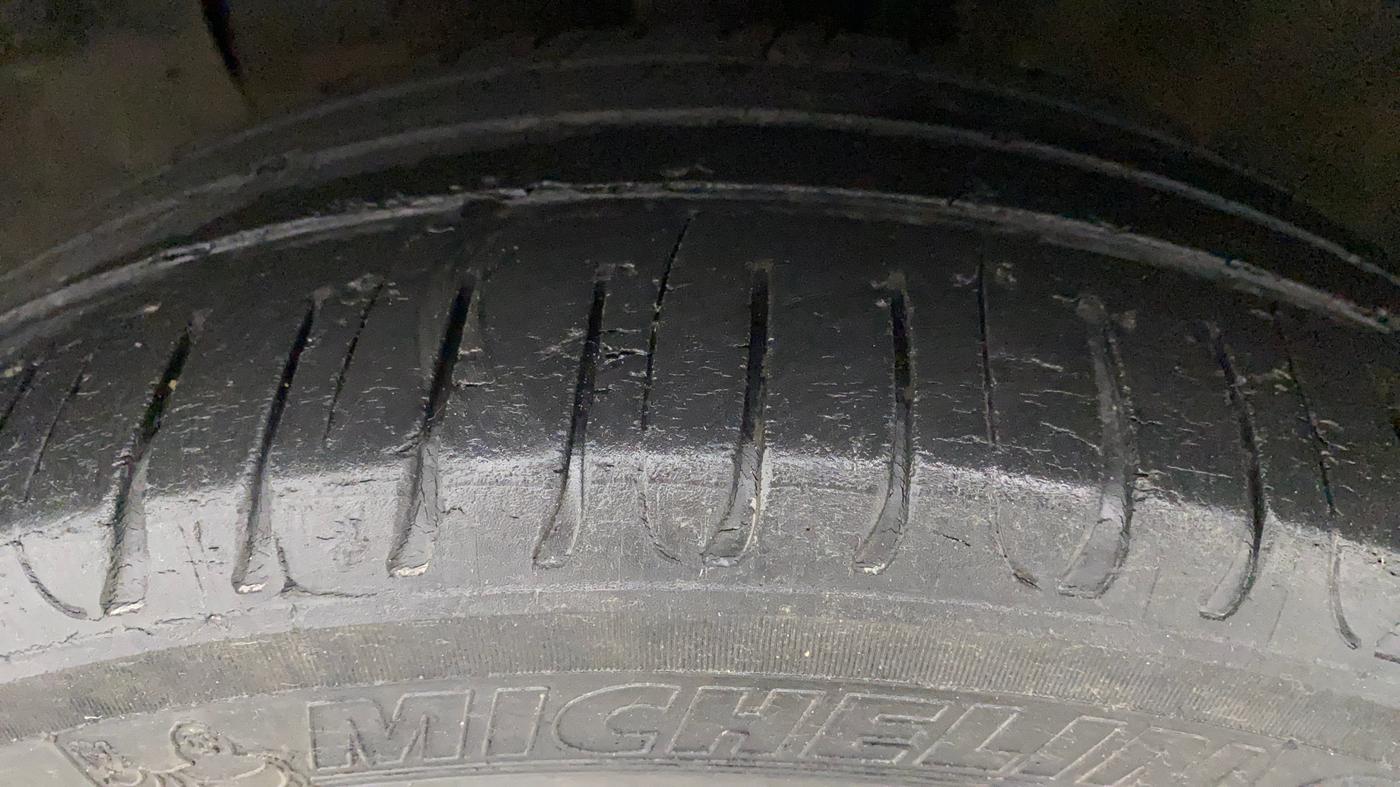 2016 Hyundai Elite i20 ASTA 1.2 (O), Petrol, Manual, 90,064 km, Left Front Tyre Tread