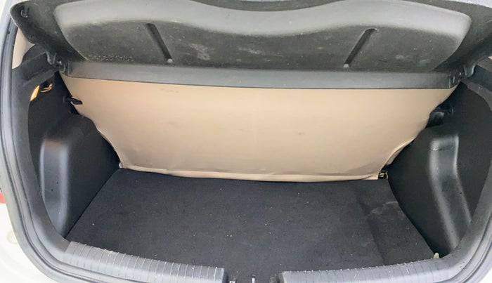 2015 Hyundai Grand i10 ASTA AT 1.2 KAPPA VTVT, Petrol, Automatic, 36,235 km, Boot Inside