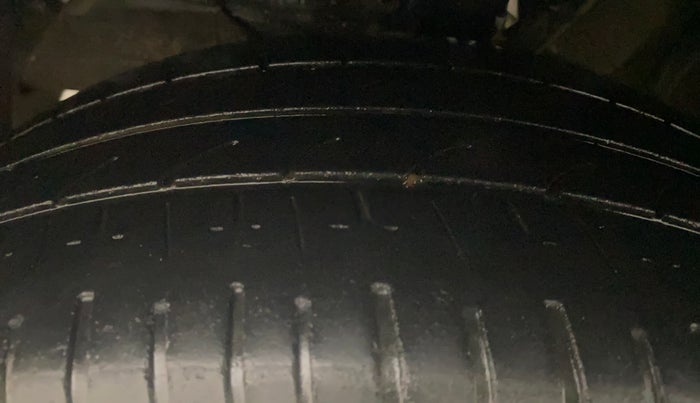 2017 Maruti Baleno ZETA PETROL 1.2, Petrol, Manual, 1,02,036 km, Left Front Tyre Tread