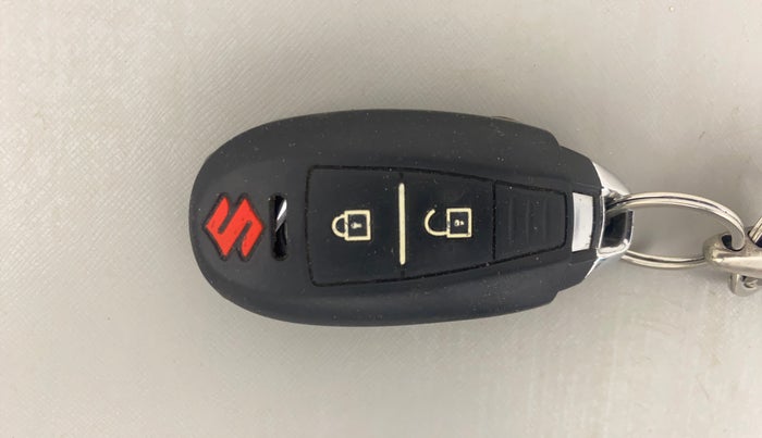 2017 Maruti Baleno ZETA PETROL 1.2, Petrol, Manual, 1,02,036 km, Key Close Up