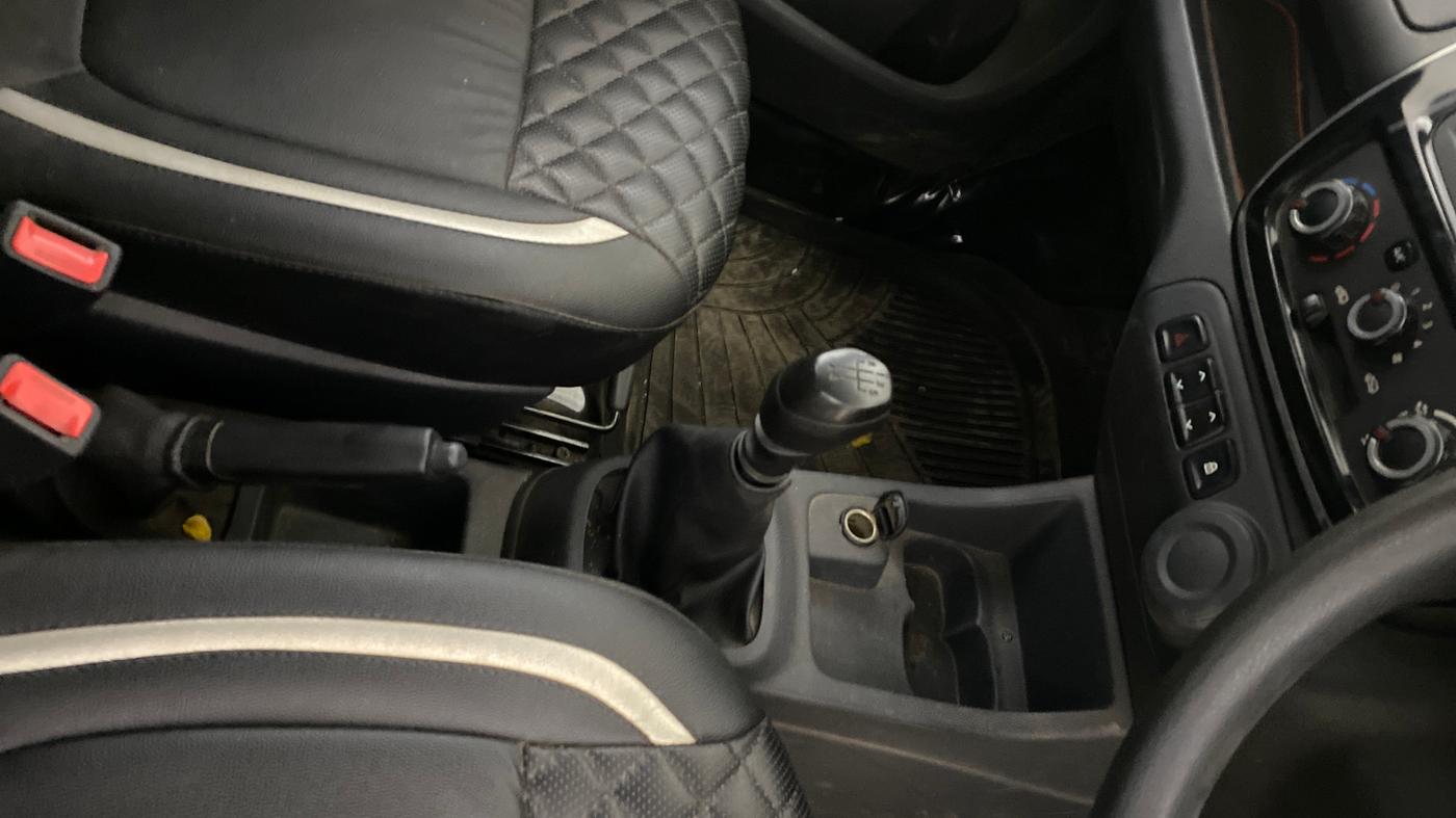 2016 Renault Kwid RXT 0.8, Petrol, Manual, 58,117 km, Gear Lever