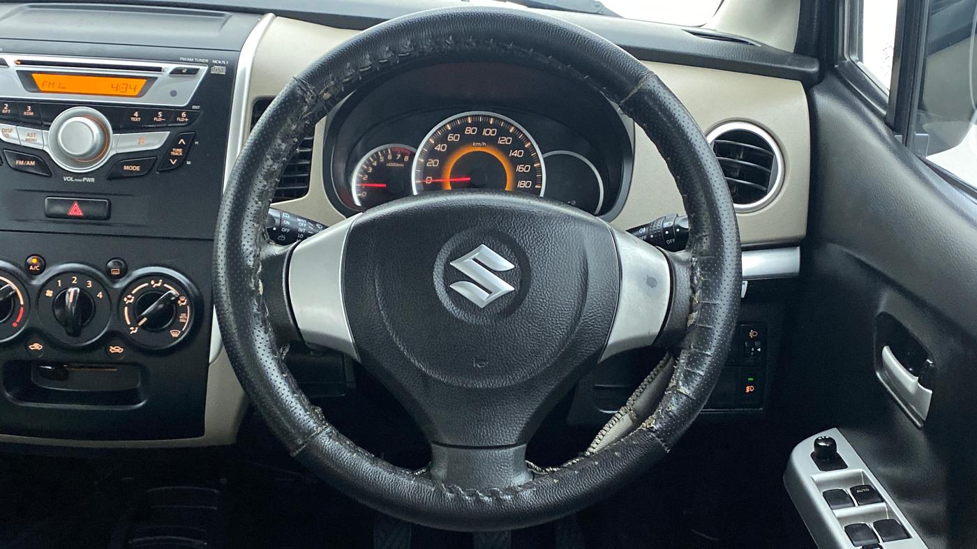 2016 Maruti Wagon R 1.0 VXI, Petrol, Manual, 17,866 km, Steering Wheel Close Up