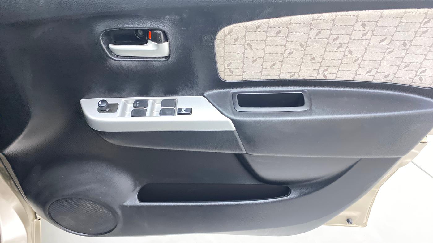 2016 Maruti Wagon R 1.0 VXI, Petrol, Manual, 17,866 km, Driver Side Door Panels Control