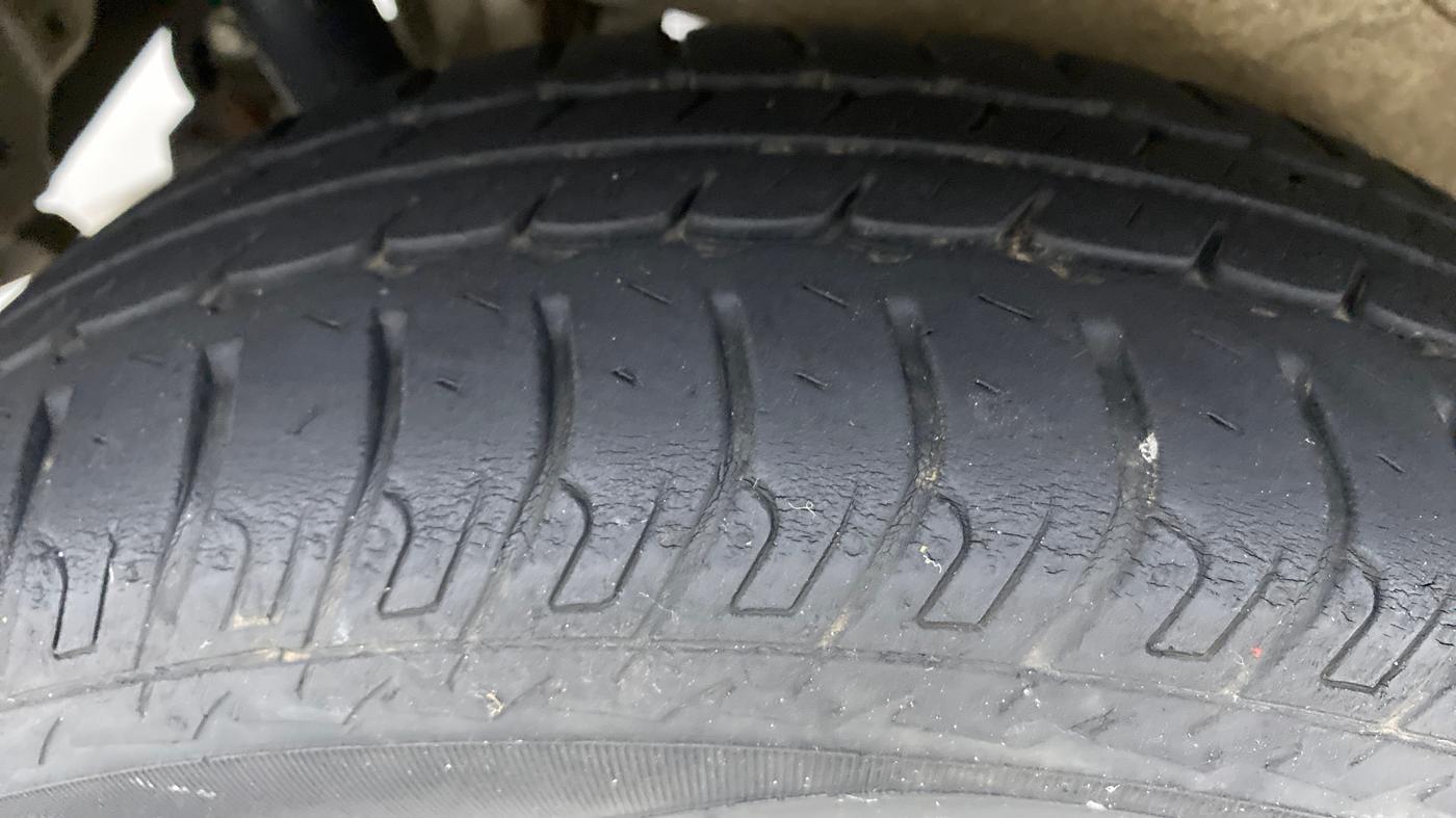 2016 Maruti Wagon R 1.0 VXI, Petrol, Manual, 17,866 km, Right Rear Tyre Tread