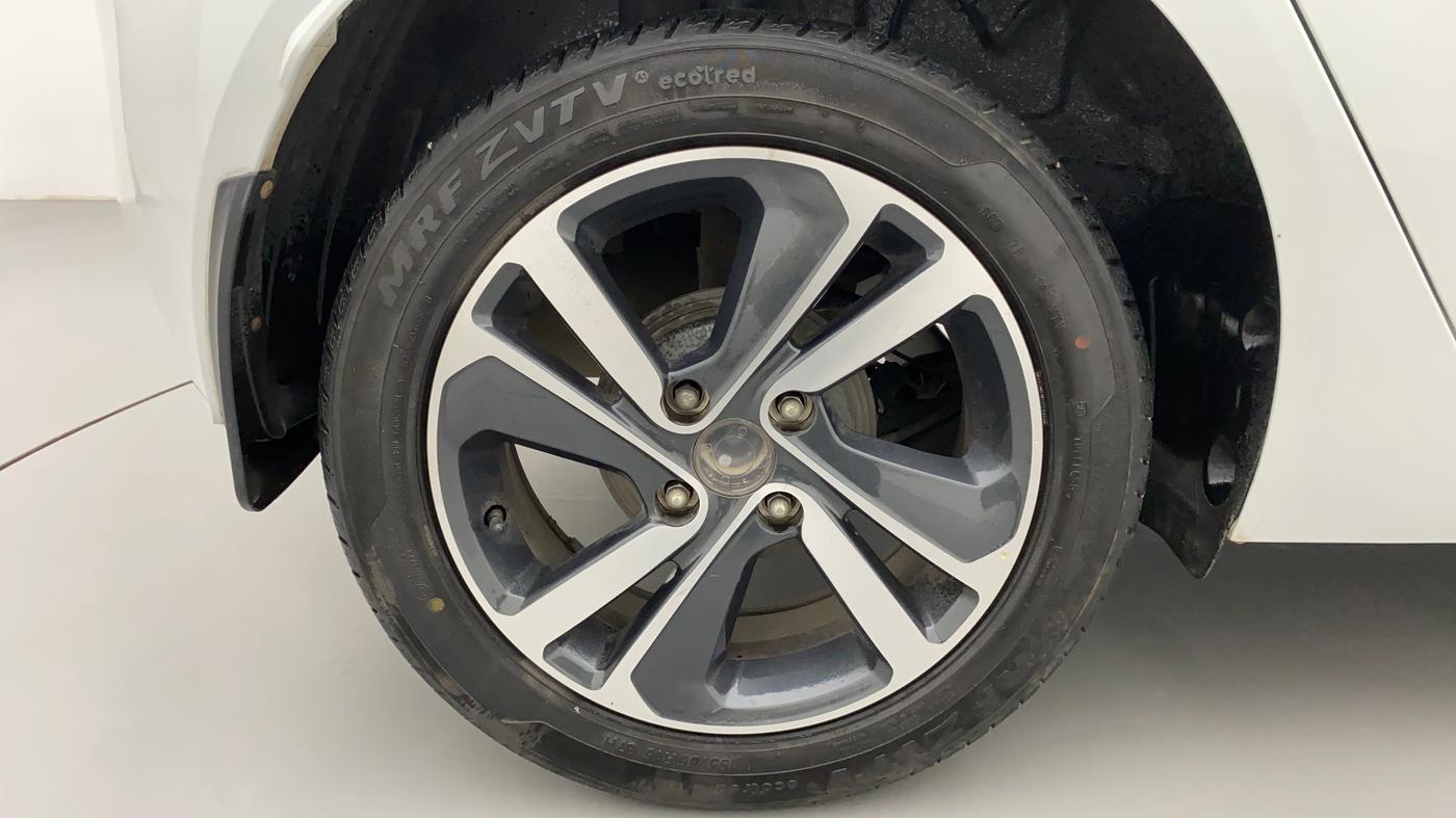 2021 Tata ALTROZ XZ PETROL, Petrol, Manual, 27,827 km, Right Rear Wheel