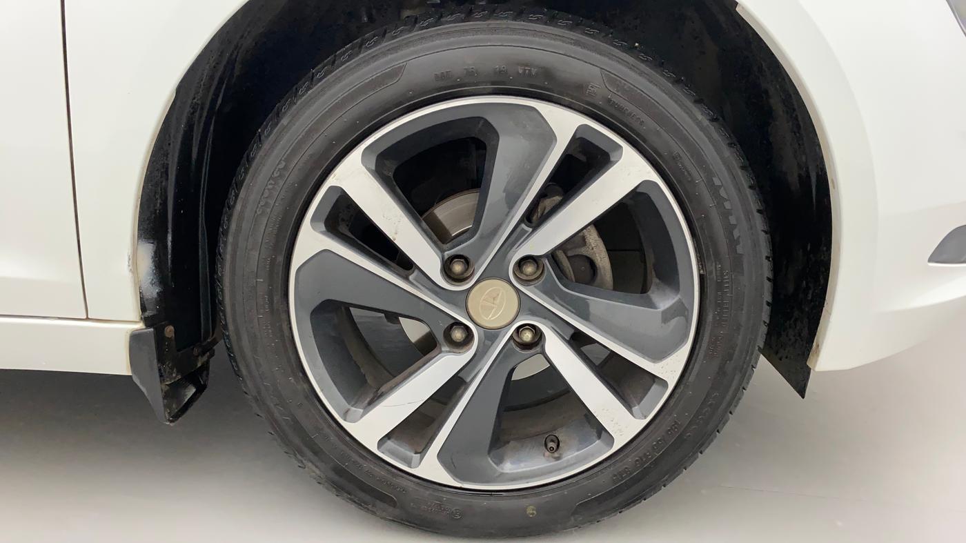 2021 Tata ALTROZ XZ PETROL, Petrol, Manual, 27,827 km, Right Front Wheel