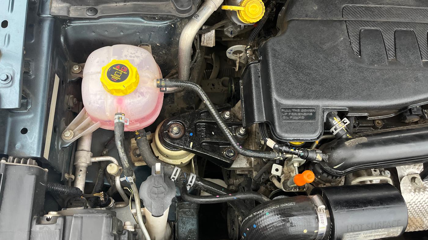 2021 Mahindra XUV300 W8 (O) 1.2 PETROL AMT, Petrol, Automatic, 45,876 km, Engine View - Right