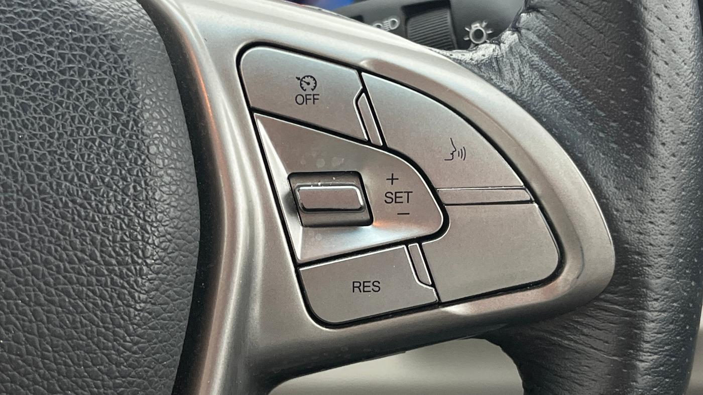 2021 Mahindra XUV300 W8 (O) 1.2 PETROL AMT, Petrol, Automatic, 45,876 km, Adaptive Cruise Control