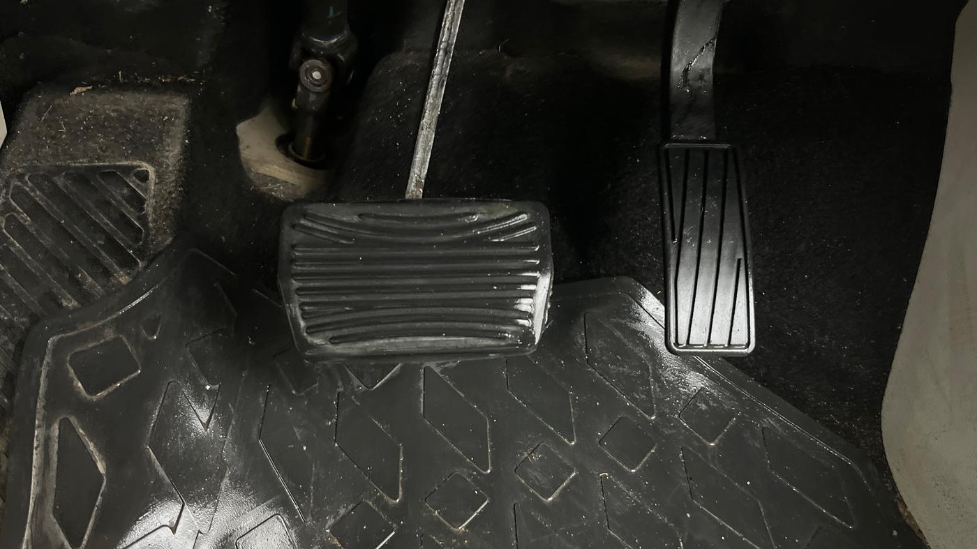 2021 Mahindra XUV300 W8 (O) 1.2 PETROL AMT, Petrol, Automatic, 45,876 km, Pedals