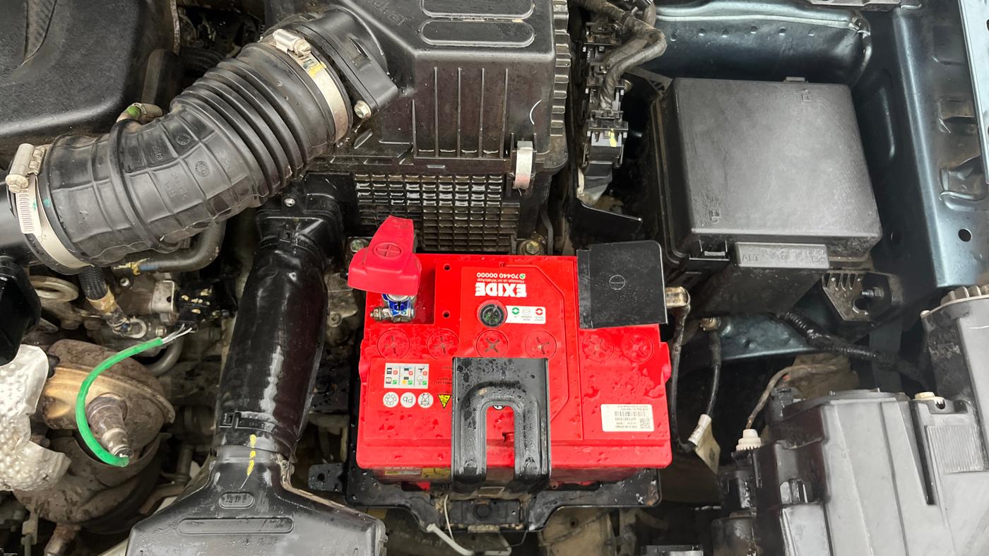 2021 Mahindra XUV300 W8 (O) 1.2 PETROL AMT, Petrol, Automatic, 45,876 km, Engine View - Left