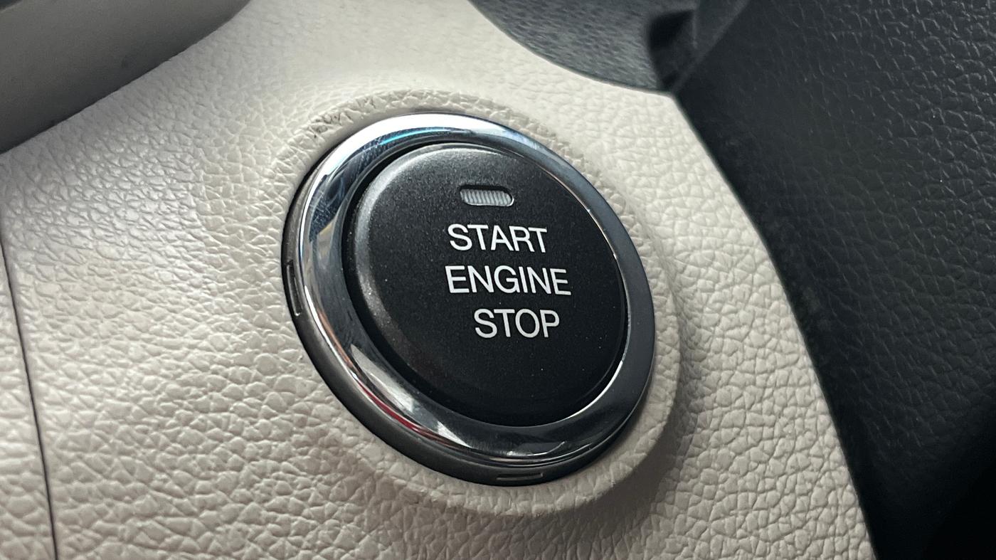 2021 Mahindra XUV300 W8 (O) 1.2 PETROL AMT, Petrol, Automatic, 45,876 km, Keyless Start/ Stop Button