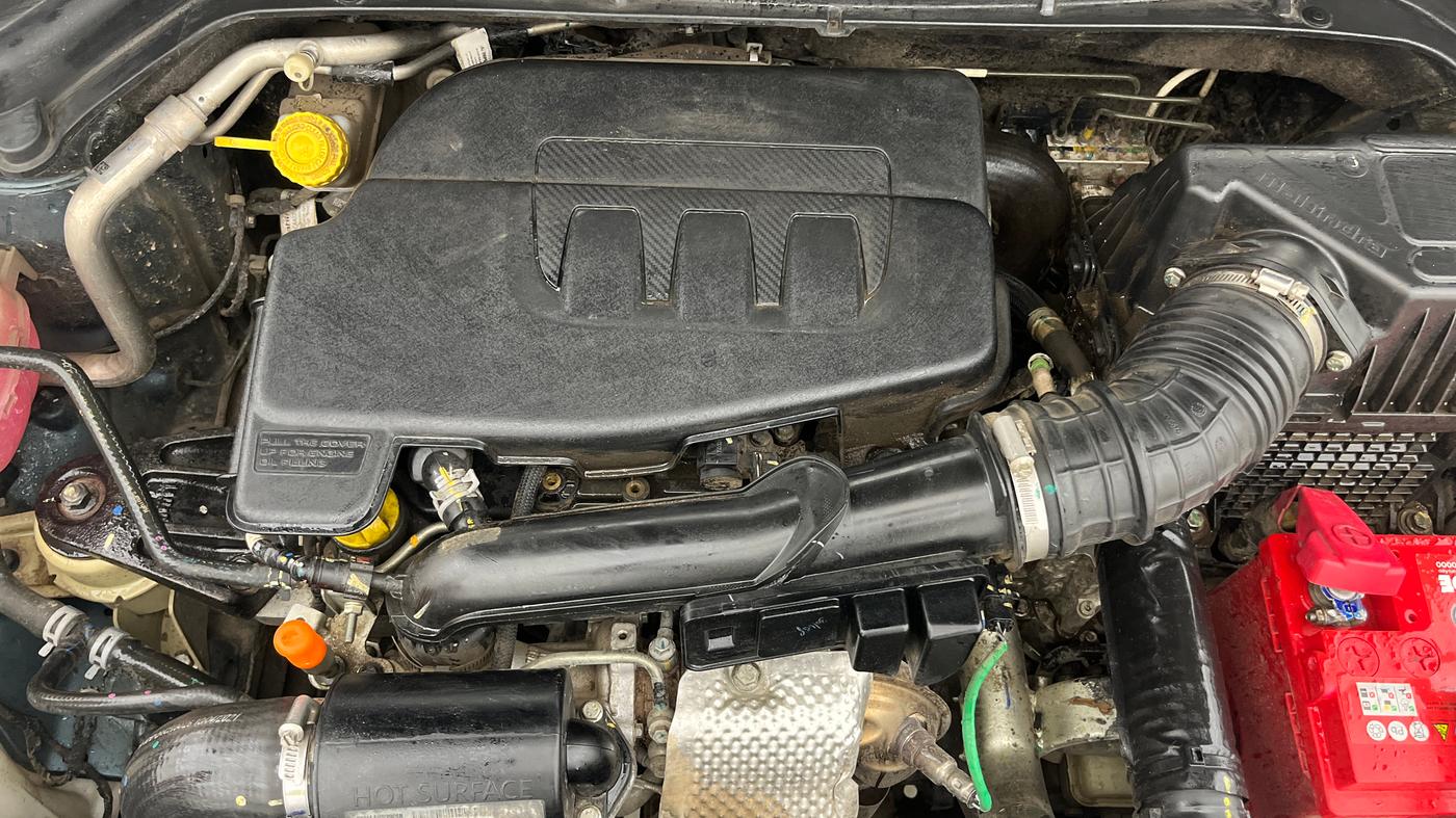 2021 Mahindra XUV300 W8 (O) 1.2 PETROL AMT, Petrol, Automatic, 45,876 km, Engine View