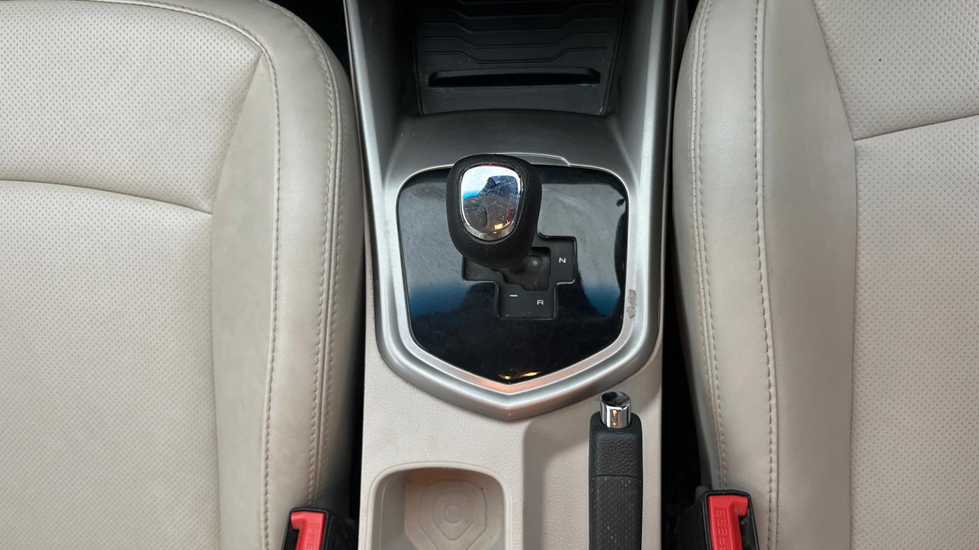 2021 Mahindra XUV300 W8 (O) 1.2 PETROL AMT, Petrol, Automatic, 45,876 km, Gear Lever