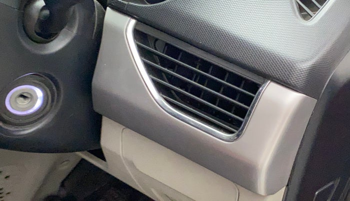 2019 Tata NEXON XZ PETROL, Petrol, Manual, 60,587 km, AC Unit - Front vent has minor damage