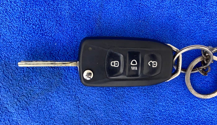 2019 Tata NEXON XZ PETROL, Petrol, Manual, 60,587 km, Key Close Up