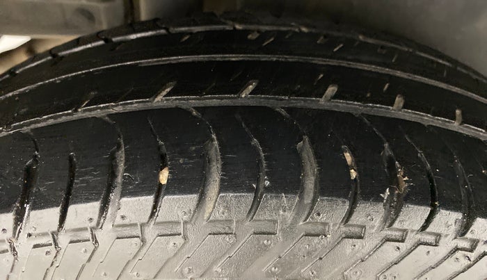 2017 Maruti Swift VXI D, Petrol, Manual, 56,553 km, Right Rear Tyre Tread