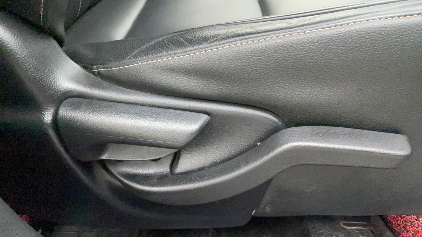 2017 Honda BR-V 1.5L I-VTEC VX, Petrol, Manual, 49,851 km, Driver Side Adjustment Panel
