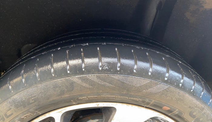 2020 Maruti Baleno ZETA PETROL 1.2, Petrol, Manual, 60,601 km, Left Rear Tyre Tread