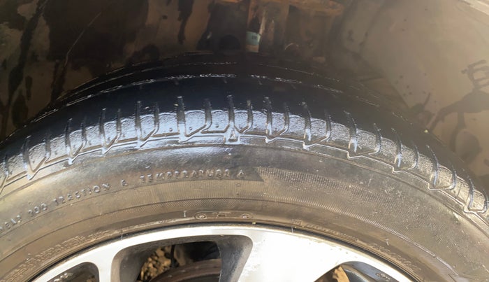 2020 Maruti Baleno ZETA PETROL 1.2, Petrol, Manual, 60,601 km, Right Front Tyre Tread