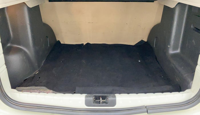 2014 Renault Duster 85 PS RXE DIESEL ADVENTURE, Diesel, Manual, 65,738 km, Boot Inside