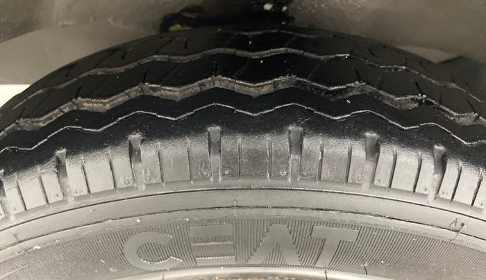 2020 Maruti Eeco 5 STR WITH AC PLUSHTR, Petrol, Manual, Left Front Tyre Tread