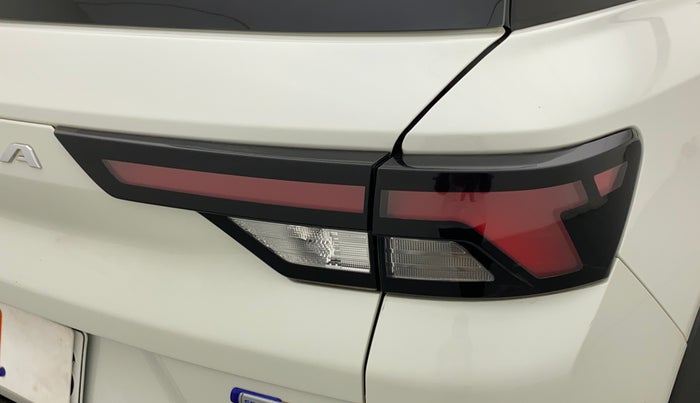2022 Maruti BREZZA VXI SMART HYBRID, Petrol, Manual, 4,835 km, Right tail light - Minor scratches